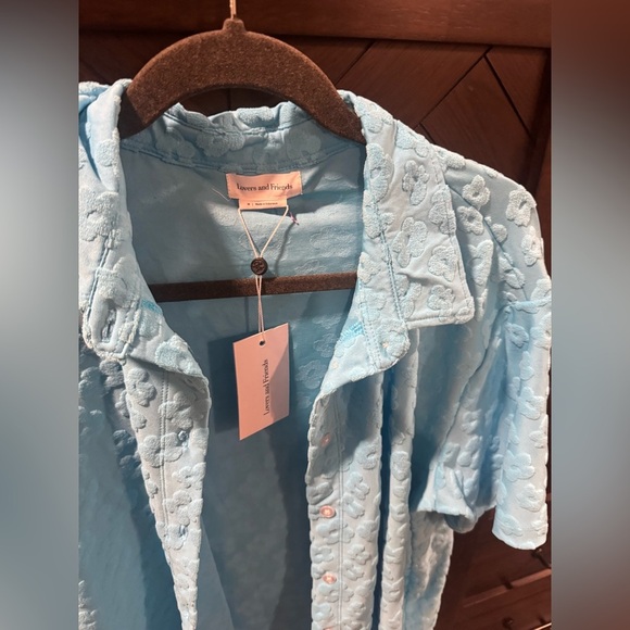 NWT LOVERS & FRIENDS Bright blue terry cloth floral button down sz M - Picture 2 of 3